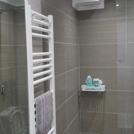 Coral With Free Private Parking Of Stayinthess Apartamento *