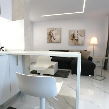 Coral With Free Private Parking Of Stayinthess Apartamento *
