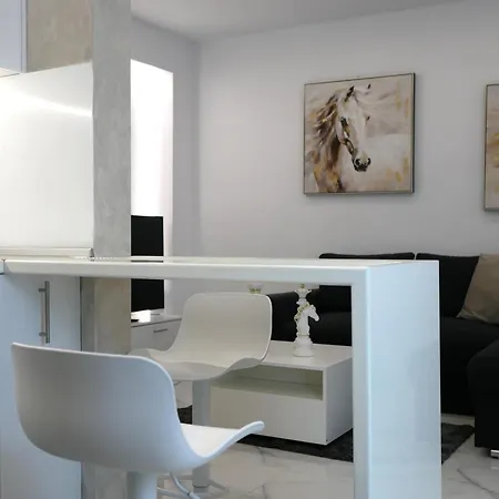 Coral With Free Private Parking Of Stayinthess Appartamento *