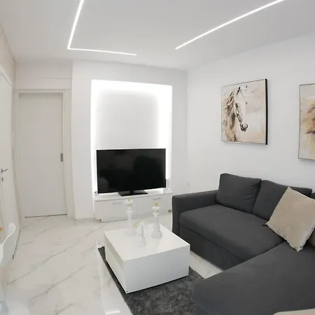 Coral With Free Private Parking Of Stayinthess