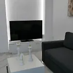 アパート Coral With Free Private Parking Of Stayinthess テッサロニキ